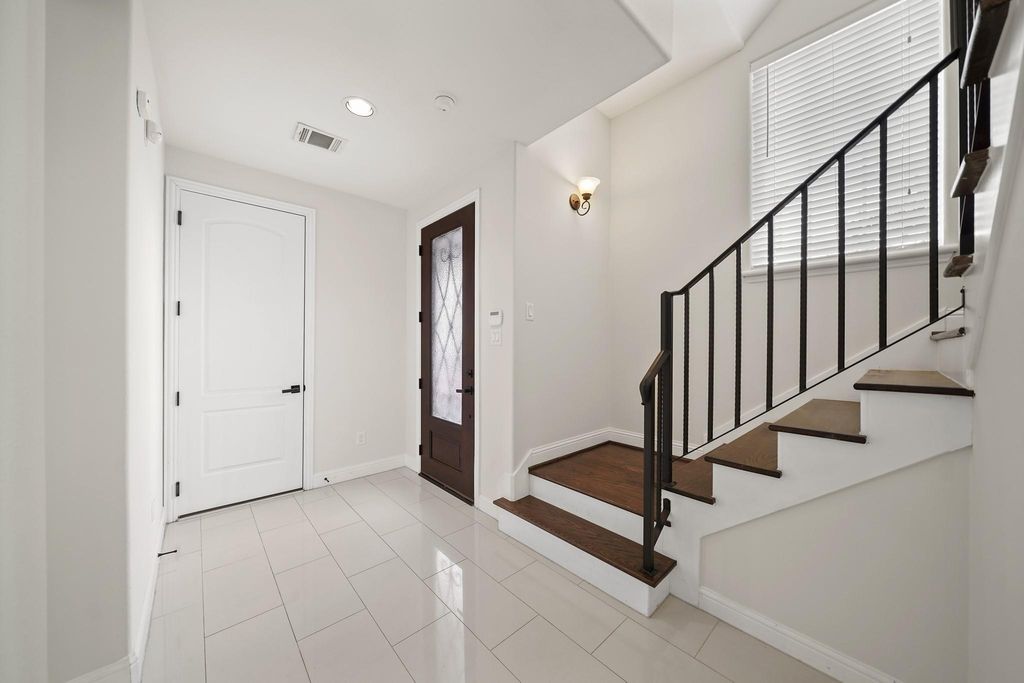 Photo of 924 W 20th Street #A, Houston, TX 77008 (MLS # 29136031)