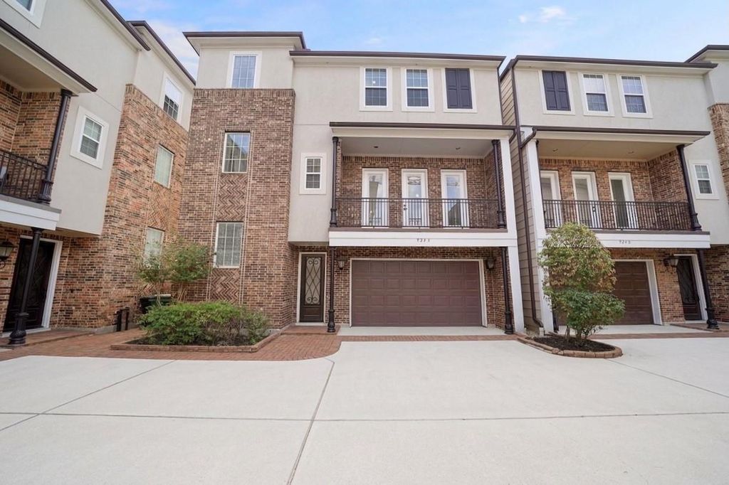 Photo of 924 W 20th Street #A, Houston, TX 77008 (MLS # 29136031)