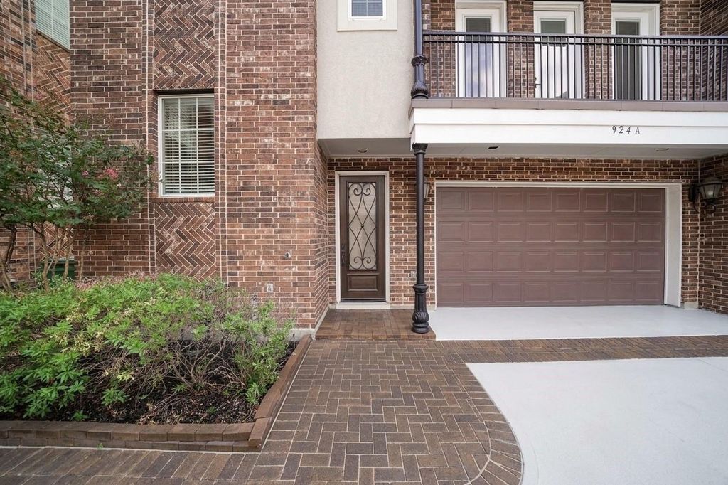 Photo of 924 W 20th Street #A, Houston, TX 77008 (MLS # 29136031)