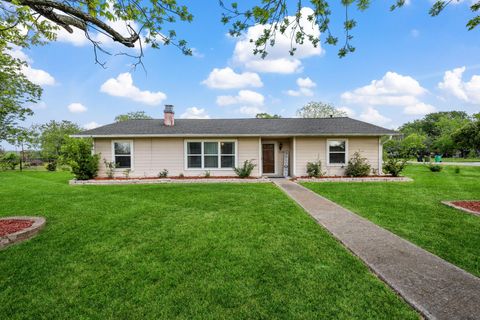 Photo of 1539 Sterling Drive, Baytown, TX 77523 (MLS # 16552091)