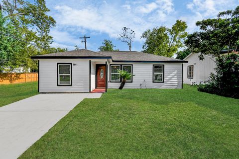 Photo of 5041 Southwind Street, Houston, TX 77033 (MLS # 27764879) Photo of 5041 Southwind Street, Houston, TX 77033 (MLS # 27764879)