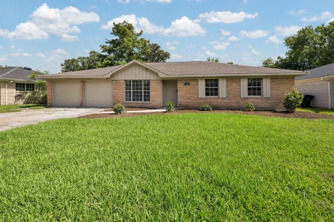 Photo of 5922 Fontenelle Drive, Houston, TX 77035 (MLS # 77016451)