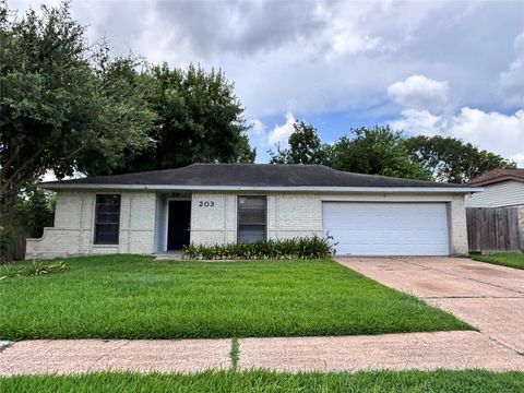 Photo of 203 Woodvale Street, Houston, TX 77012 (MLS # 68436780)