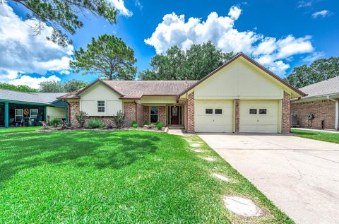 Photo of 1916 Winding Creek Drive, Pearland, TX 77581 (MLS # 60923236)