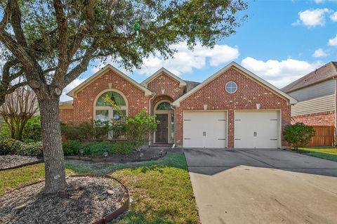 Photo of 13612 Evening Wind Drive, Pearland, TX 77584 (MLS # 84001695)