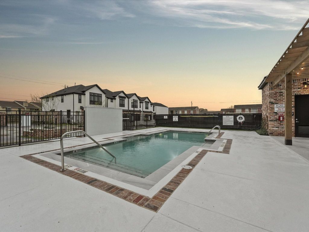 Photo of 9217 Washington Heights Street St, Houston, TX 77063 (MLS # 68657126)