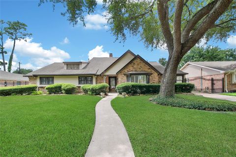Photo of 1030 Chantilly Lane, Houston, TX 77018 (MLS # 42588511)