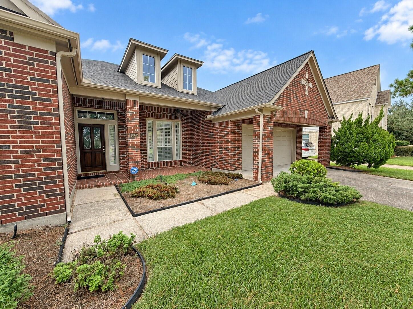 1062 Cayman Bend Lane