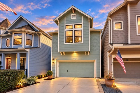 Photo of 832 W 22nd Street, Houston, TX 77008 (MLS # 49225507)