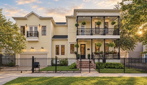Photo of 504 W 10th Street, Houston, TX 77008 (MLS # 88209282)
