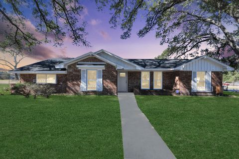 1805 9th Street Hempstead TX 77445