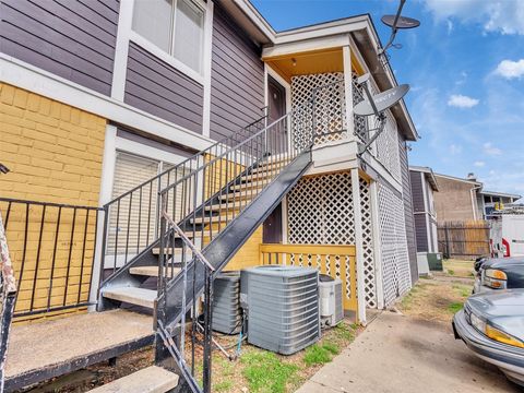 Photo of 12658 Ashford Meadow Drive #B, Houston, TX 77082 (MLS # 26014190)