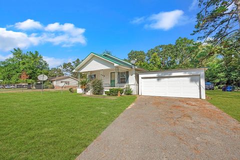 Photo of 622 Wildwood Drive, Nacogdoches, TX 75961 (MLS # 94672109) Photo of 622 Wildwood Drive, Nacogdoches, TX 75961 (MLS # 94672109)