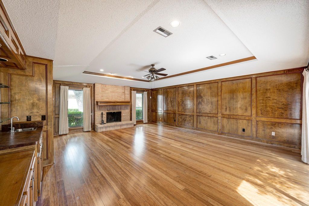 Photo of 9943 Kemp Forest Drive, Houston, TX 77080 (MLS # 80908566)