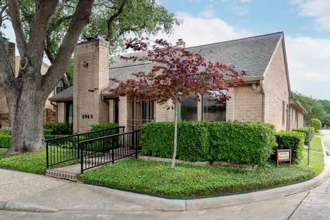 Photo of 9943 Kemp Forest Drive, Houston, TX 77080 (MLS # 80908566)
