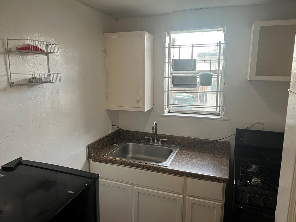 Photo of 124 Carson Court, Houston, TX 77004 (MLS # 72485014)