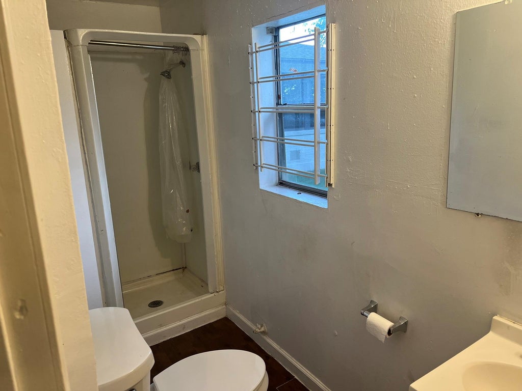 Photo of 124 Carson Court, Houston, TX 77004 (MLS # 72485014)