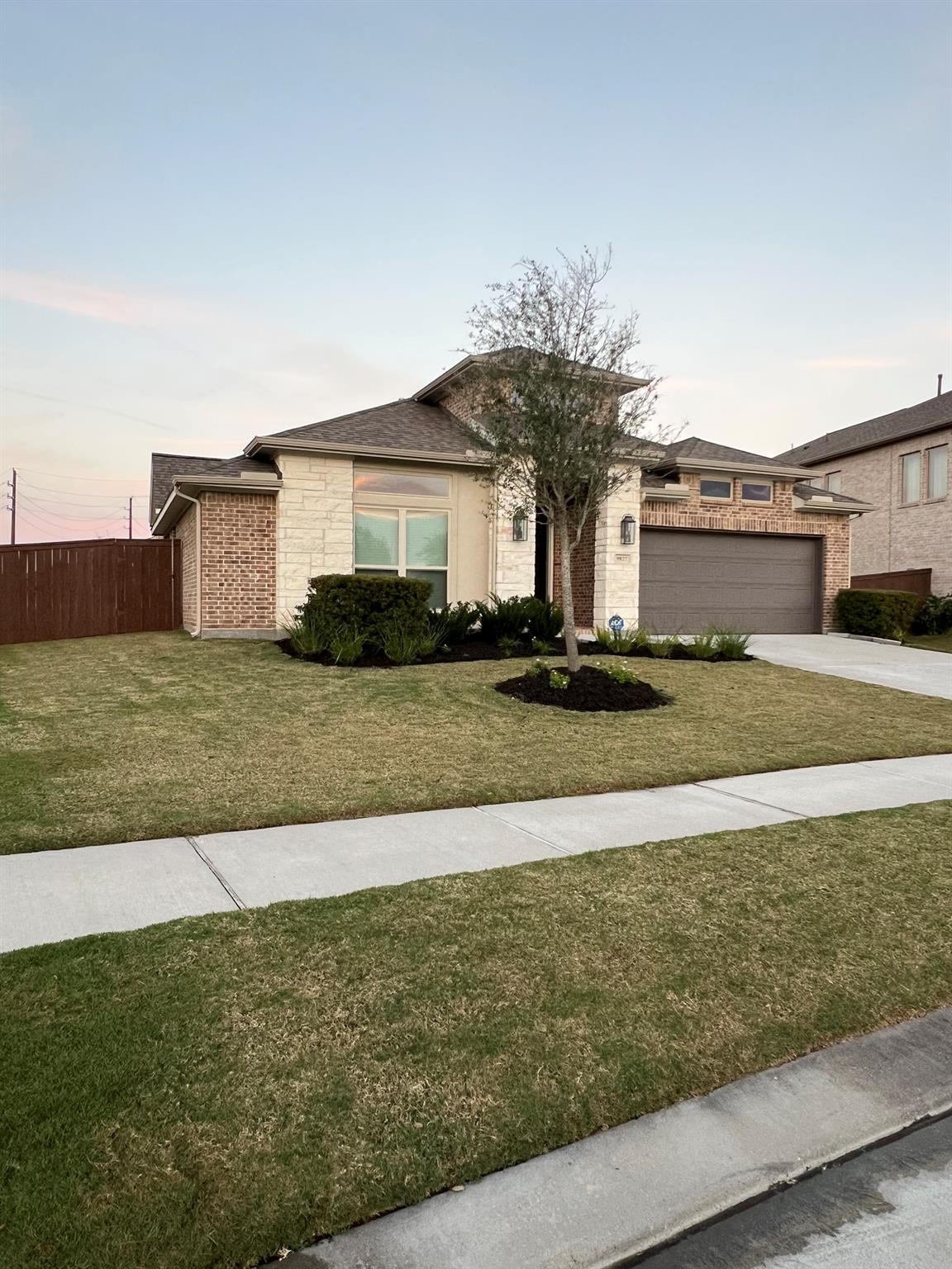 9827 Starry Night Lane