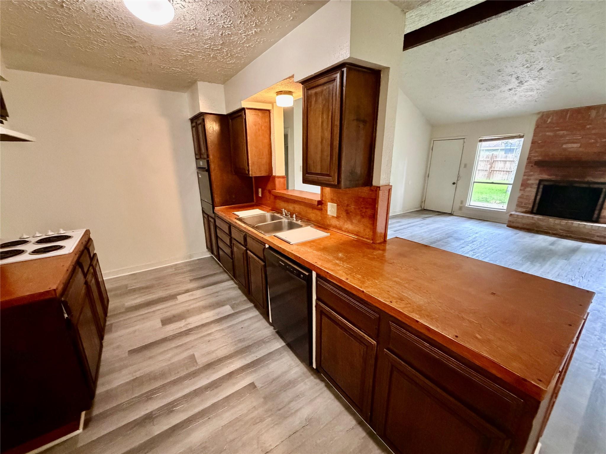 5015 Glendower Drive