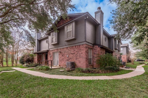 Photo of 1228 Avenue O #B, Huntsville, TX 77340 (MLS # 57688929)