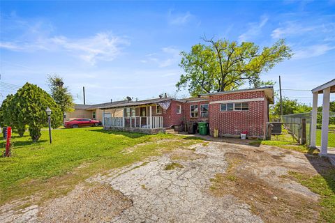 Photo of 13338 Vicksburg Street, Houston, TX 77015 (MLS # 6454401)