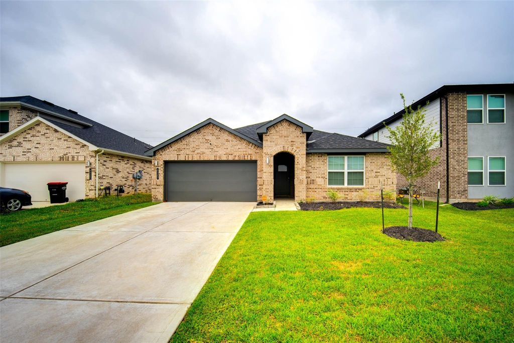 Photo of 4327 Whitefish Lane, Fulshear, TX 77494 (MLS # 37070607)