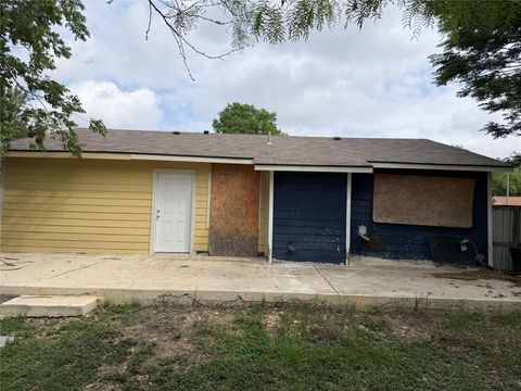 Homes For Sale - 5246 Sachem Drive<br/> San Antonio, TX 78242