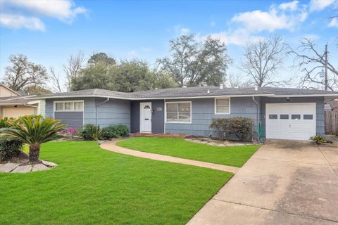 Photo of 5321 Pagewood Lane, Houston, TX 77056 (MLS # 33332731)