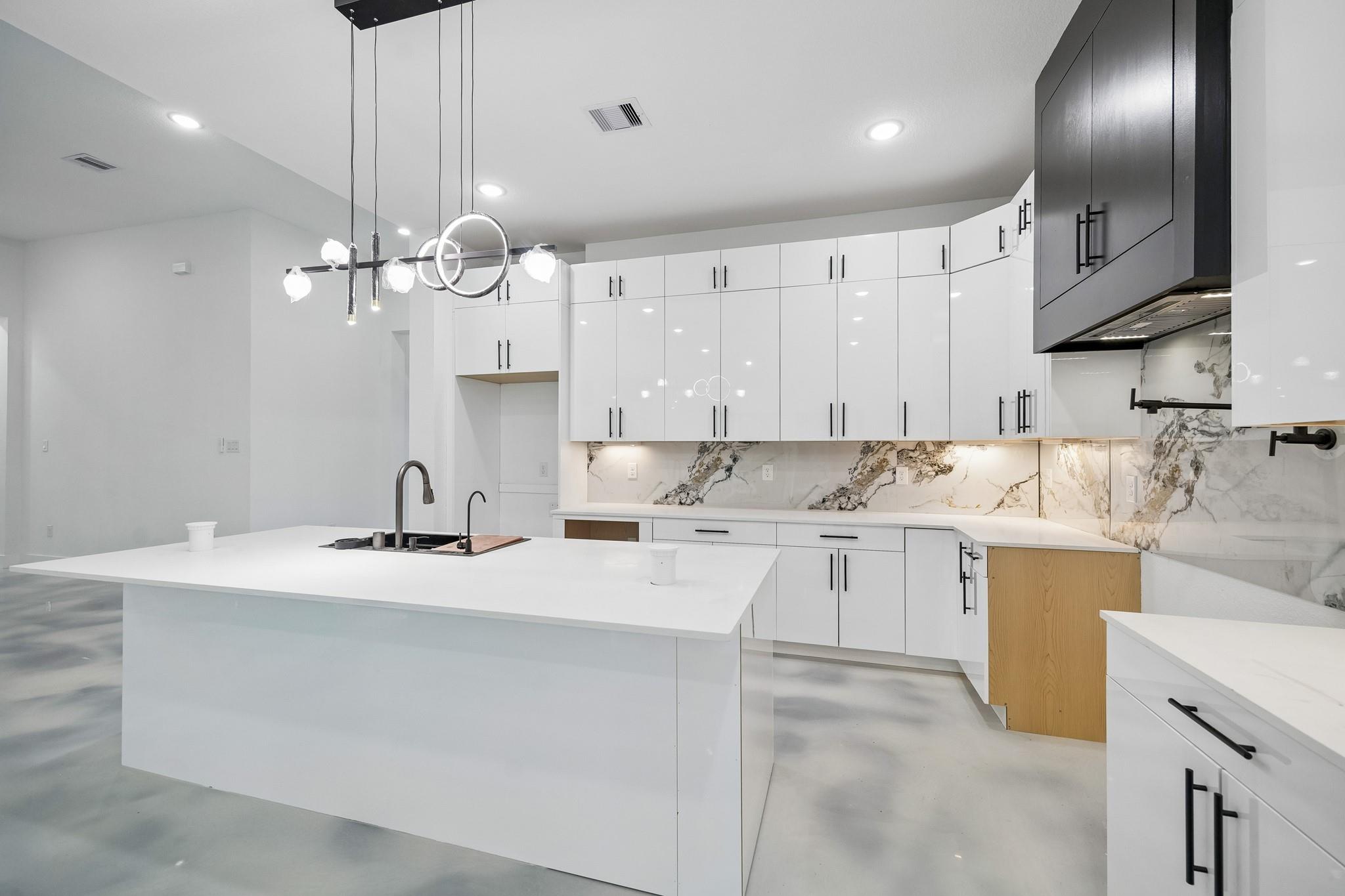 2405 W Green Briar Drive