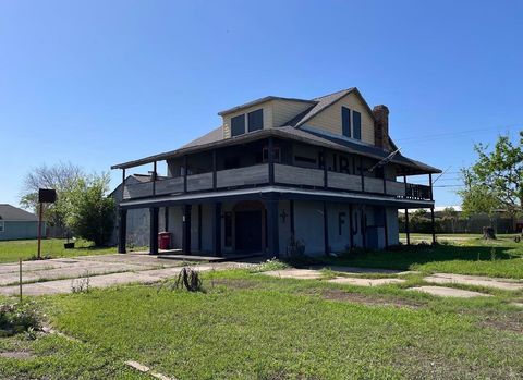 Photo of 409 S Avenue C, Freeport, TX 77541 (MLS # 1063613) Photo of 409 S Avenue C, Freeport, TX 77541 (MLS # 1063613)