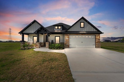 Photo of 447 Sunset Trail, Angleton, TX 77515 (MLS # 2872884)