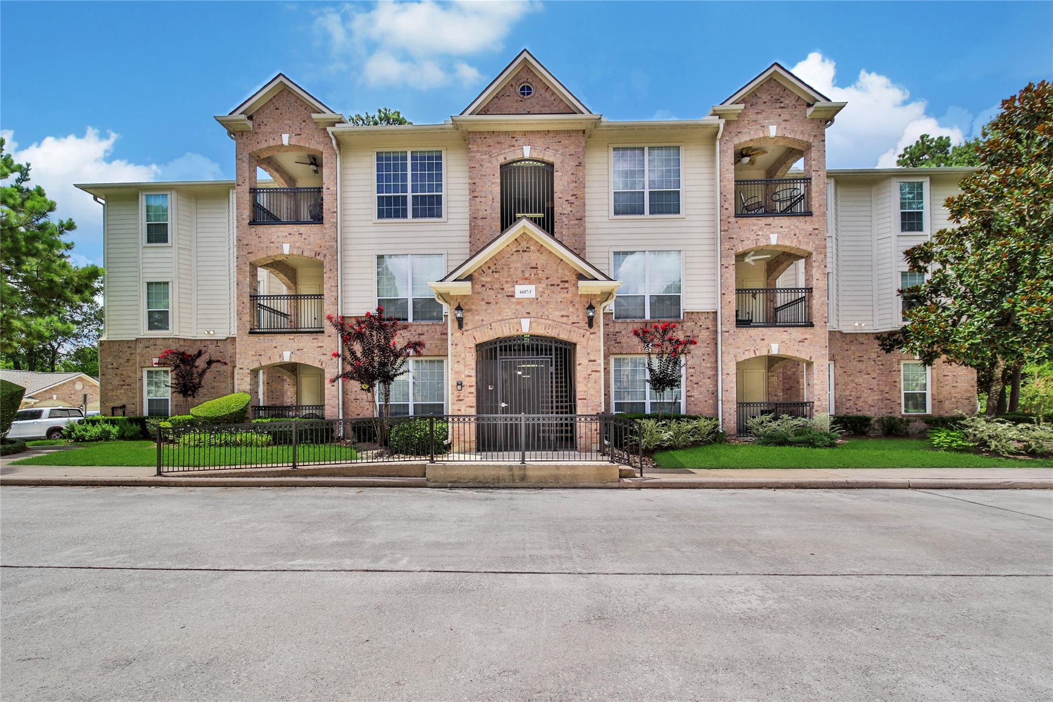 6607 Lake Woodlands Drive 333