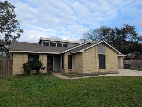 Photo of 1601 Live Oak Hollow Street, Pearland, TX 77581 (MLS # 28447336)