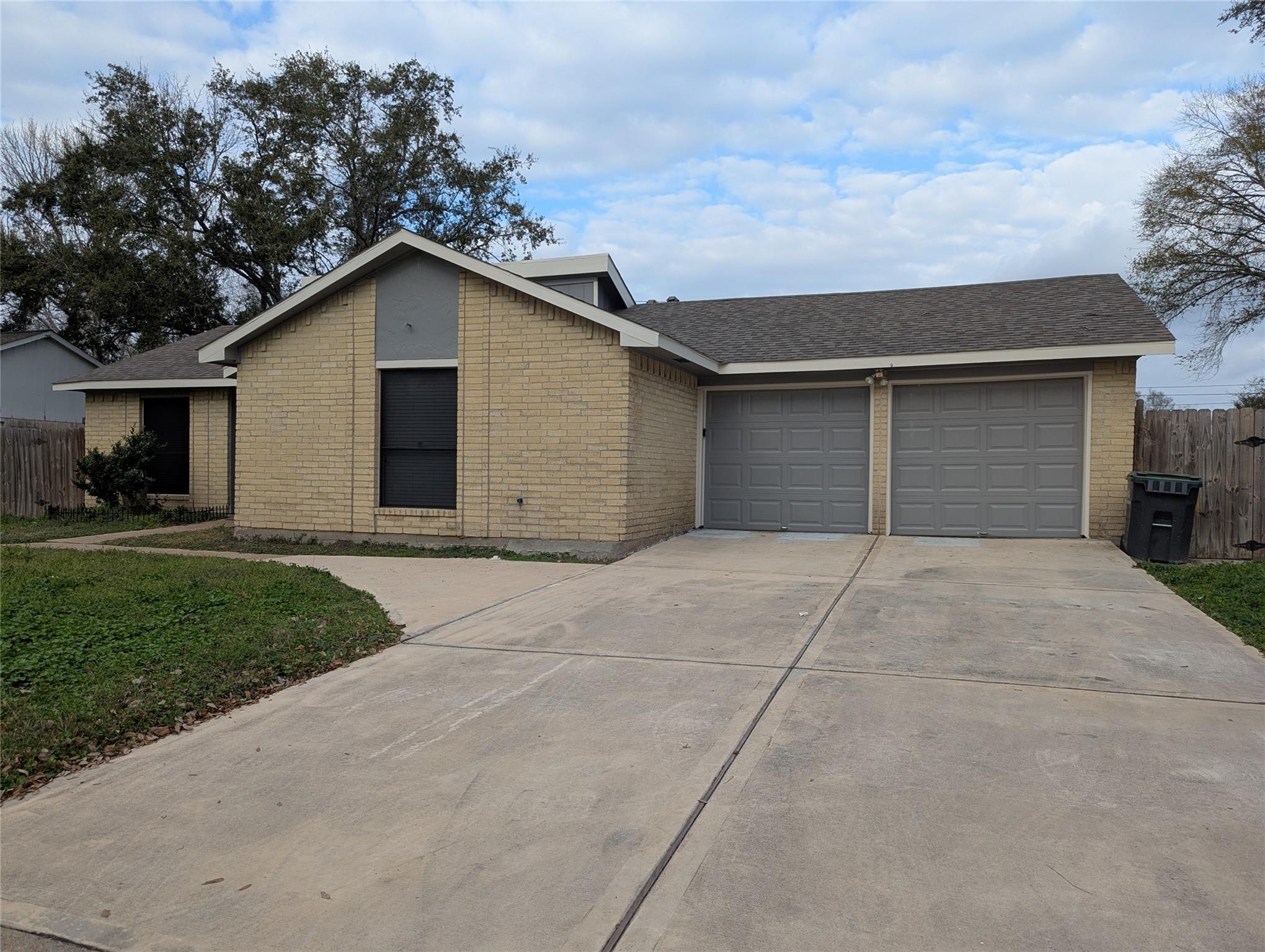 1601 Live Oak Hollow Street