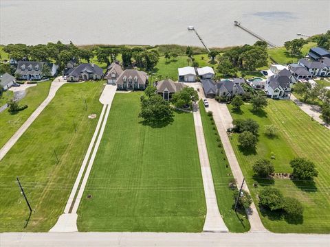Photo of 6934 Plantation Drive, Baytown, TX 77523 (MLS # 93397085)
