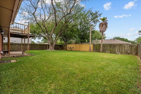 Tiny photo for 430 W Redway Lane W, Houston, TX 77598 (MLS # 4434496)