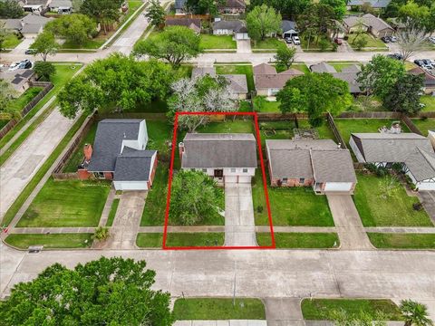 Tiny photo for 430 W Redway Lane W, Houston, TX 77598 (MLS # 4434496)