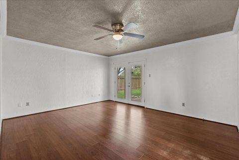 Tiny photo for 430 W Redway Lane W, Houston, TX 77598 (MLS # 4434496)