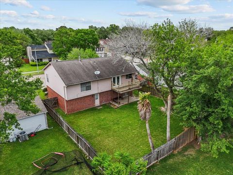 Tiny photo for 430 W Redway Lane W, Houston, TX 77598 (MLS # 4434496)