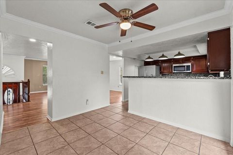 Tiny photo for 430 W Redway Lane W, Houston, TX 77598 (MLS # 4434496)