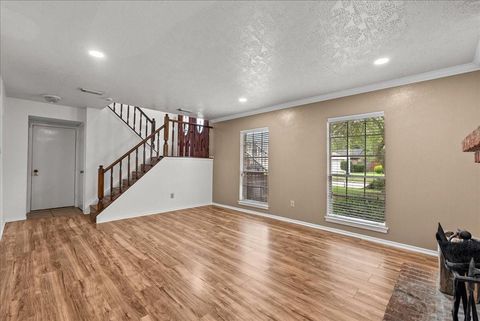 Tiny photo for 430 W Redway Lane W, Houston, TX 77598 (MLS # 4434496)