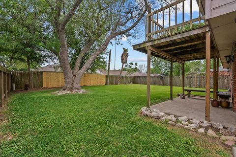 Tiny photo for 430 W Redway Lane W, Houston, TX 77598 (MLS # 4434496)