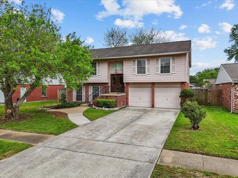 Photo of 430 W Redway Lane W, Houston, TX 77598 (MLS # 4434496)