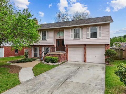 Tiny photo for 430 W Redway Lane W, Houston, TX 77598 (MLS # 4434496)