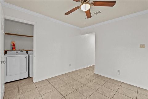 Tiny photo for 430 W Redway Lane W, Houston, TX 77598 (MLS # 4434496)