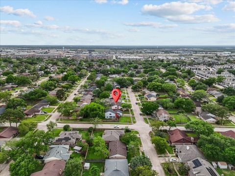 Tiny photo for 430 W Redway Lane W, Houston, TX 77598 (MLS # 4434496)