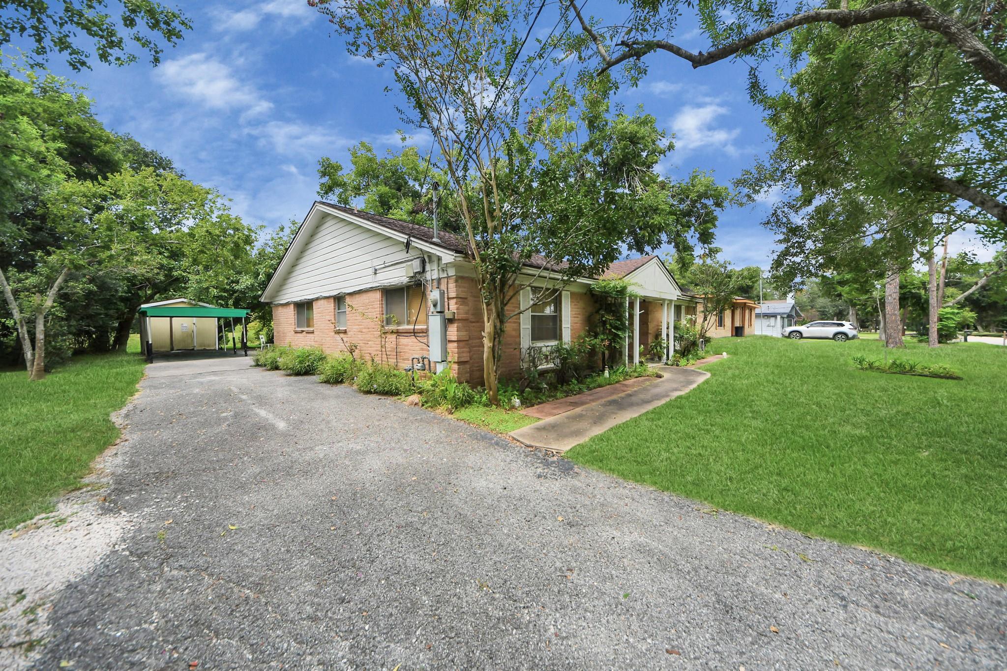 6122 Woodacres Drive