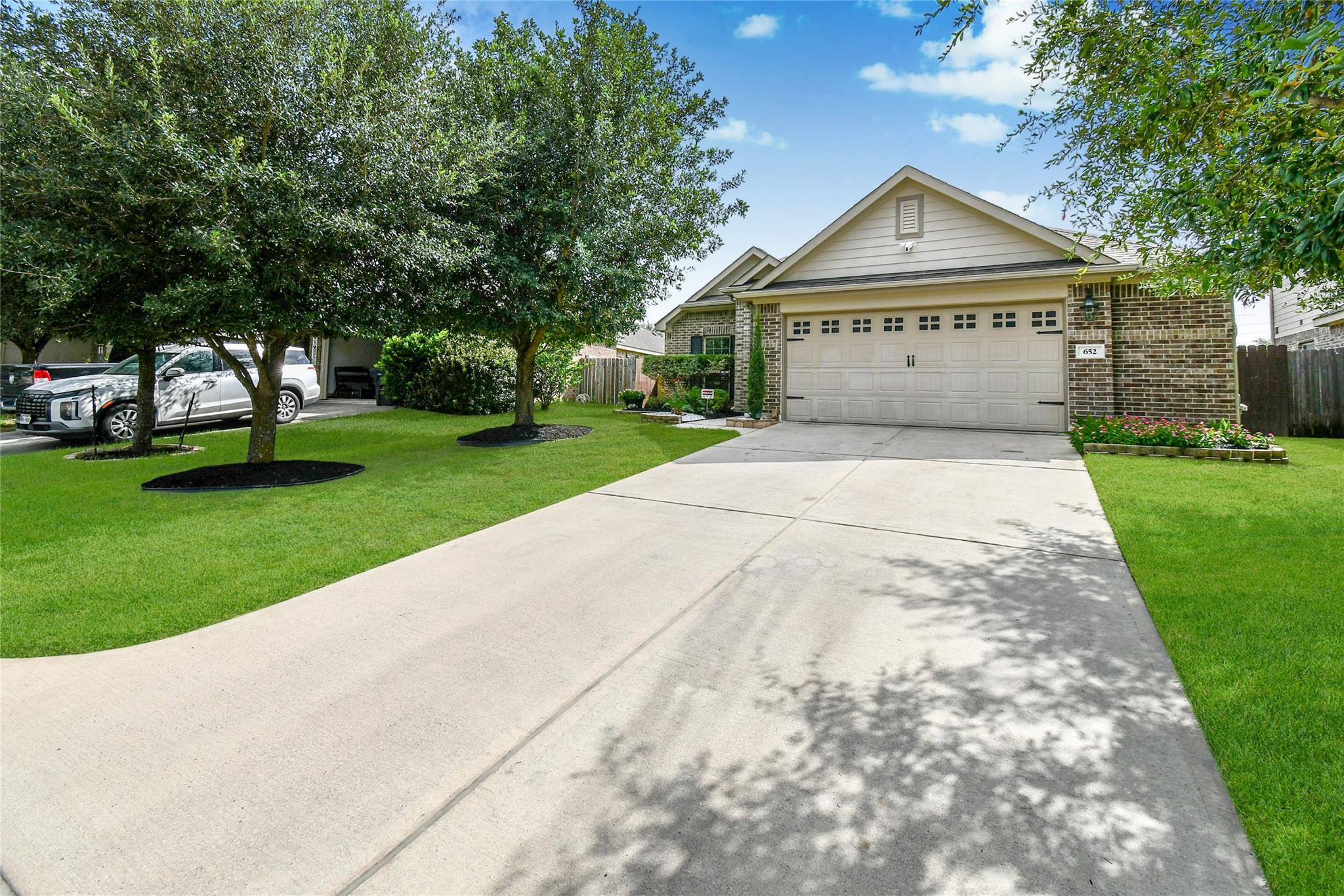 652 Maple Point Drive E