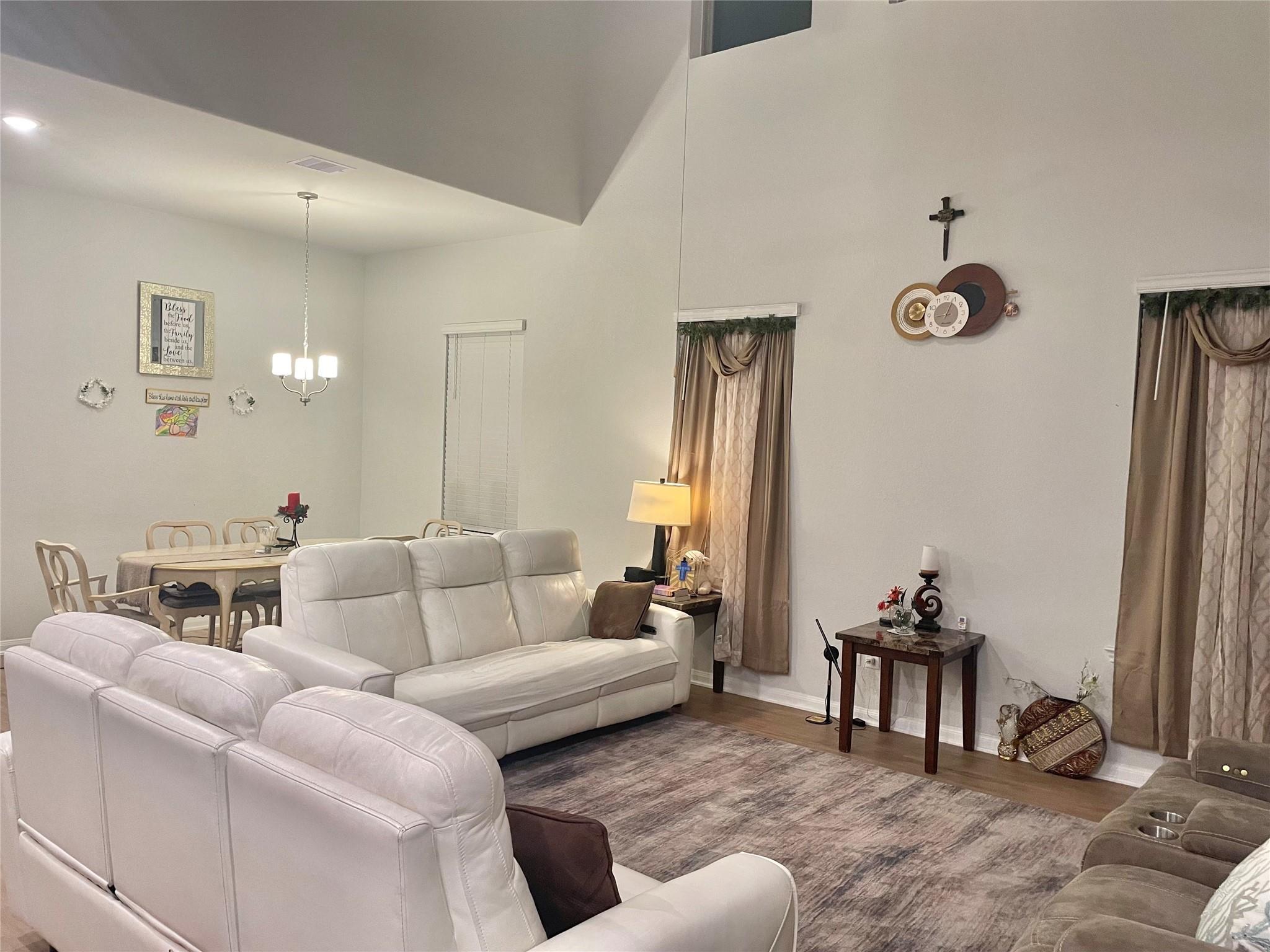 1055 Bluebonnet Trail