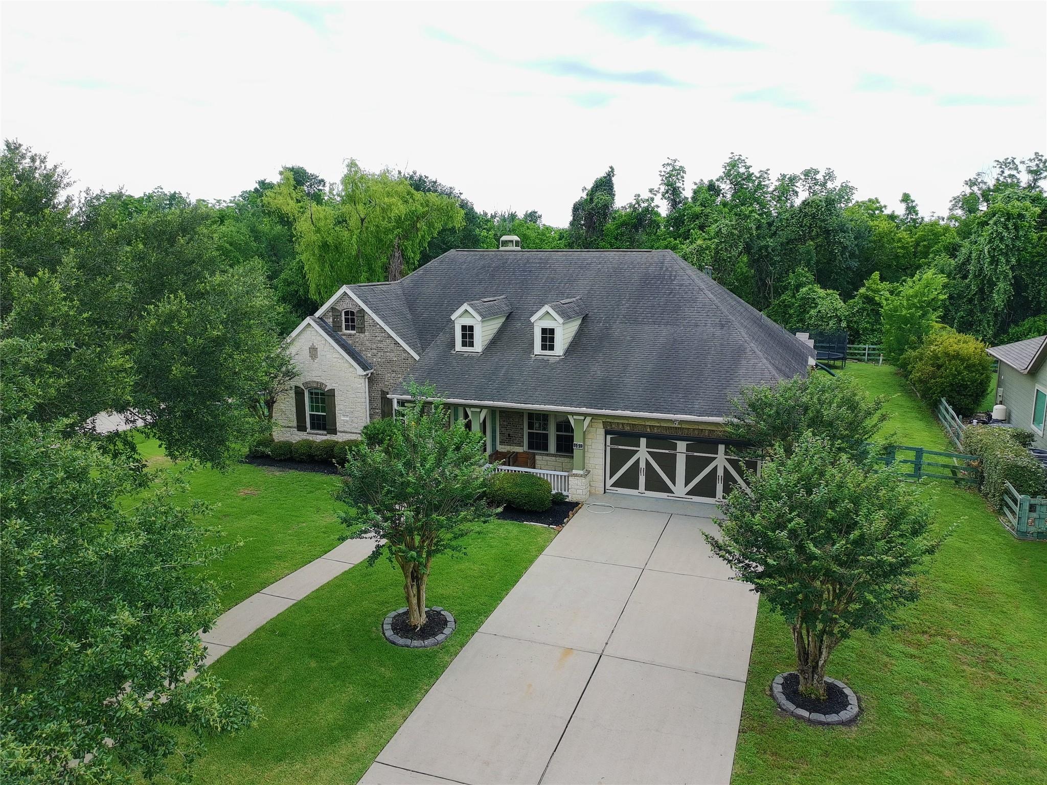 5119 Water Oak Crescent